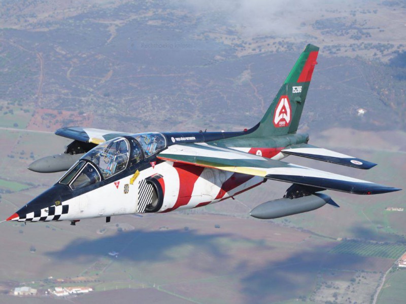 VIDEÓ - Elbúcsúztak a portugál Alpha Jet-ek