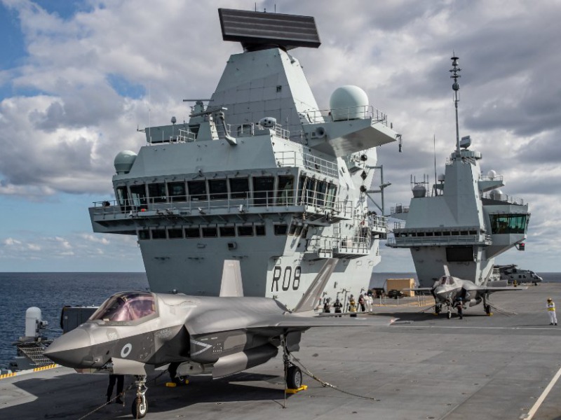 Brit F-35-ösök a HMS Queen Elizabeth fedélzetén 