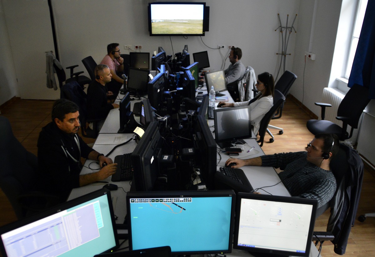 Virtuális repülőtéren gyakoroltak a Kecskeméti Repülőbázis légiforgalmi irányítói