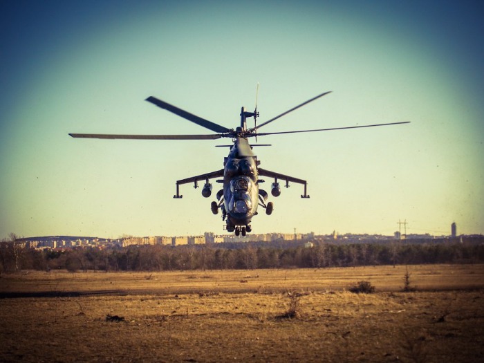 Tűztámogatás gyakorlása helikopterekkel